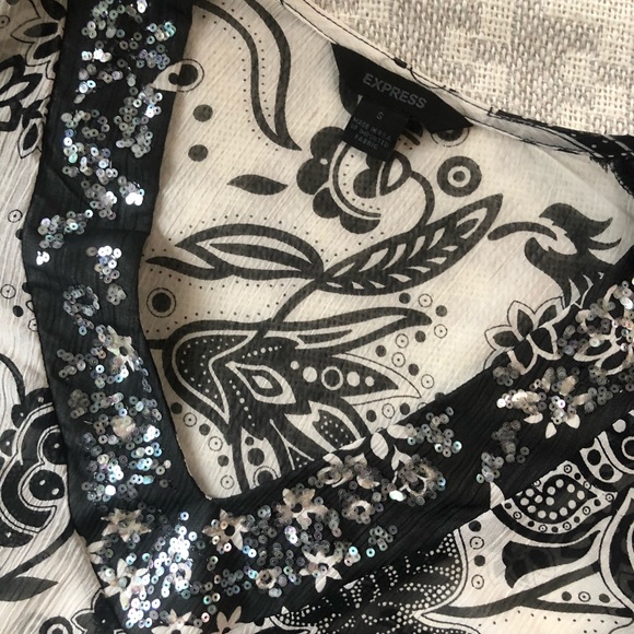 [Express] black and white tunic - Picture 2 of 4